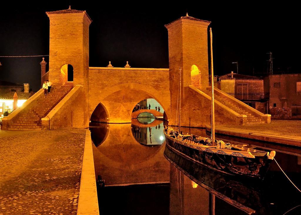 Palazzo Spada - Attico Con Terrazza Vista Fiume In Centro Codigoro Extérieur photo