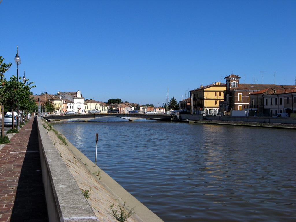 Palazzo Spada - Attico Con Terrazza Vista Fiume In Centro Codigoro Extérieur photo